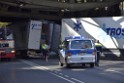 LKW blieb unter Bruecke haengen Koeln Ehrenfeld Innere Kanalstr Hornstr P134